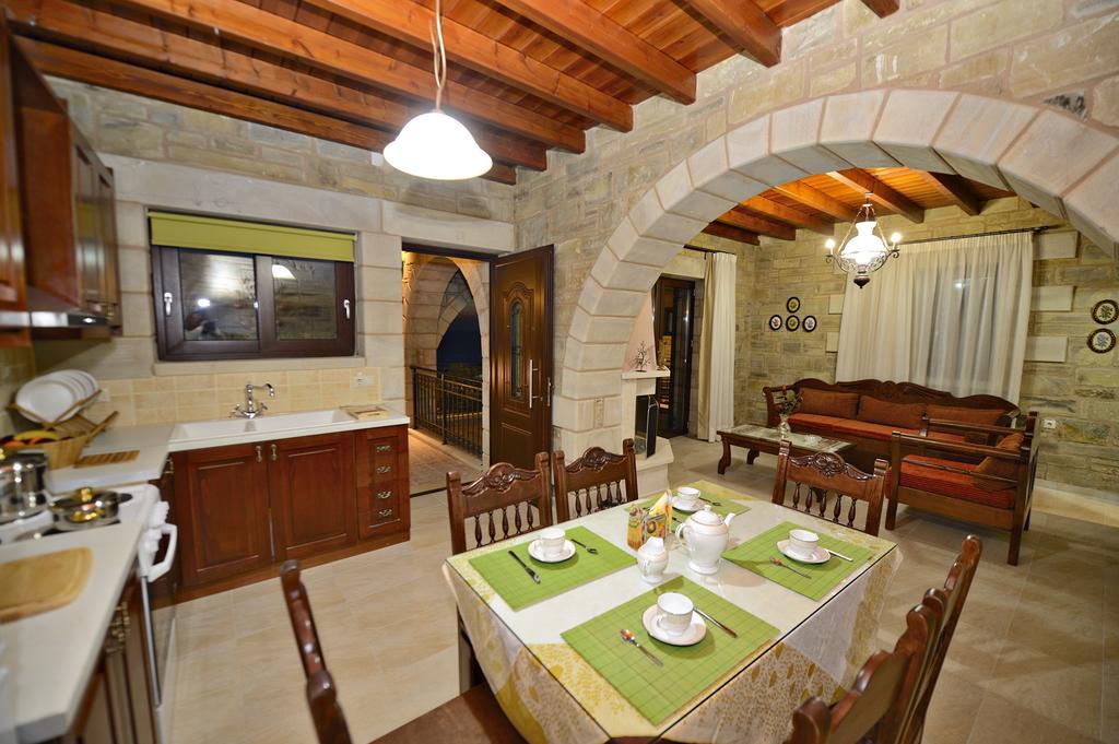 Fotini Traditional